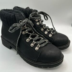 Time & Tru black winter / hiking boots, size 6.5